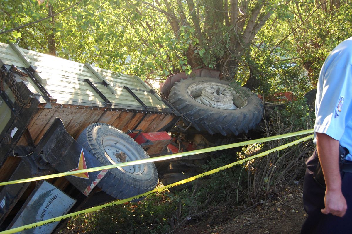 Çocuk Kullandığı Traktörün Altında Kaldı