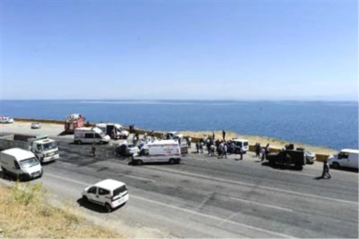 Ahlat\'ta Facia gibi Kaza: 4 Ölü 3 Yaralı
