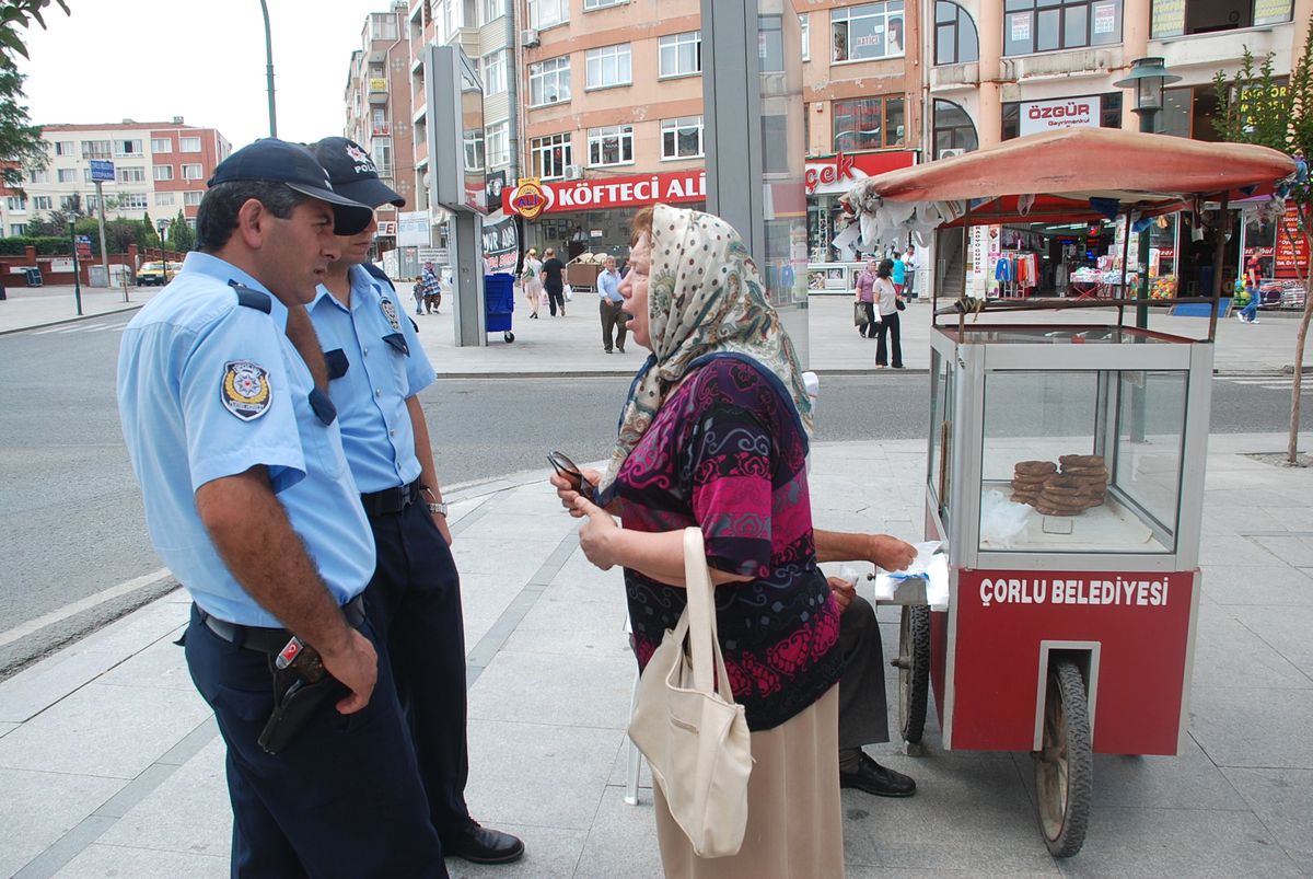 "Bileziklerini Okutturup, Getireceğiz" Diyerek Dolandırdılar