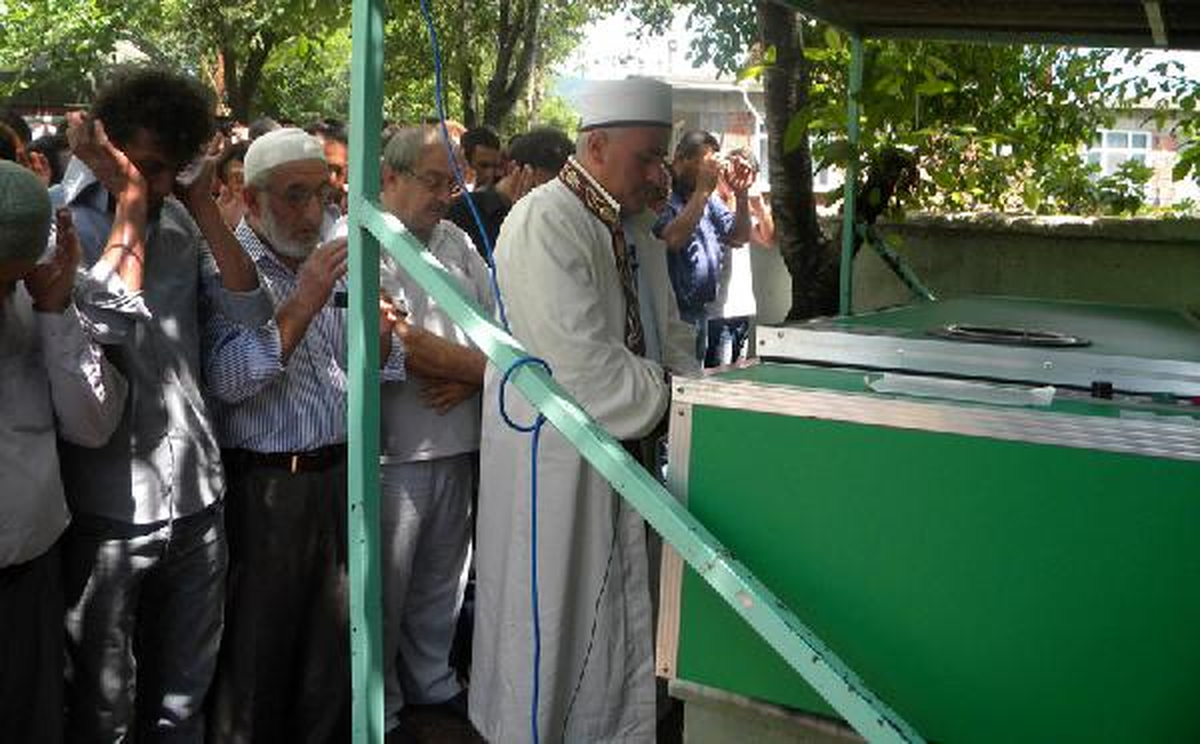 Emanet Aracı Kurtarmak İsterken Sele Kapılmış