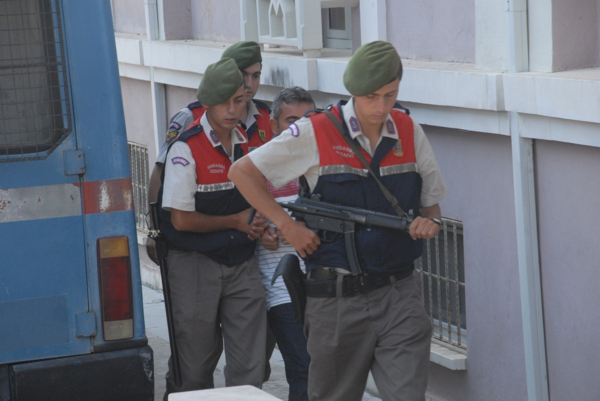 İki Cinayet, Aynı Tüfekle İşlenmiş