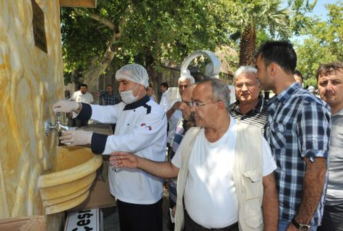 İkram Çeşmesinden Mayam Şerbeti Aktı