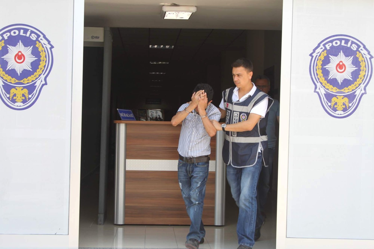 İnşaat Alanındaki Soyunma Odasına Giren Hırsız, İşçiler Tarafından Yakalandı