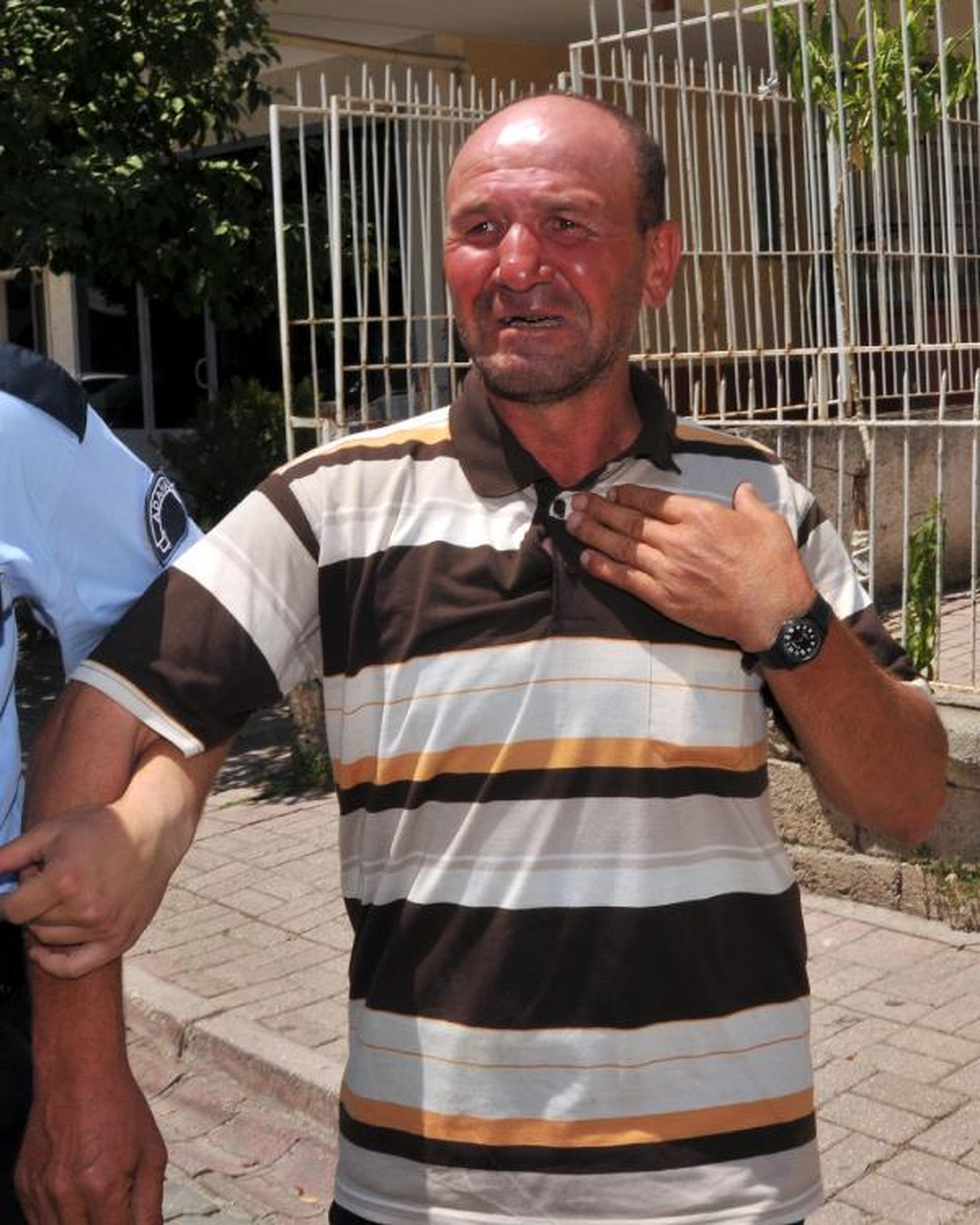 İşten Ayrılmak İsteyen Kocasını Dövdü