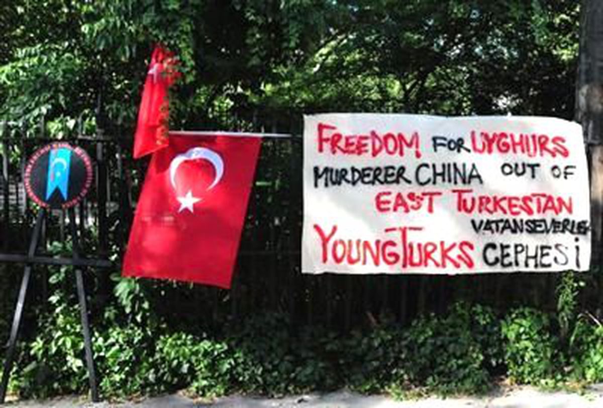 New York\'ta Çin\'e \'Siyah Çelenk?