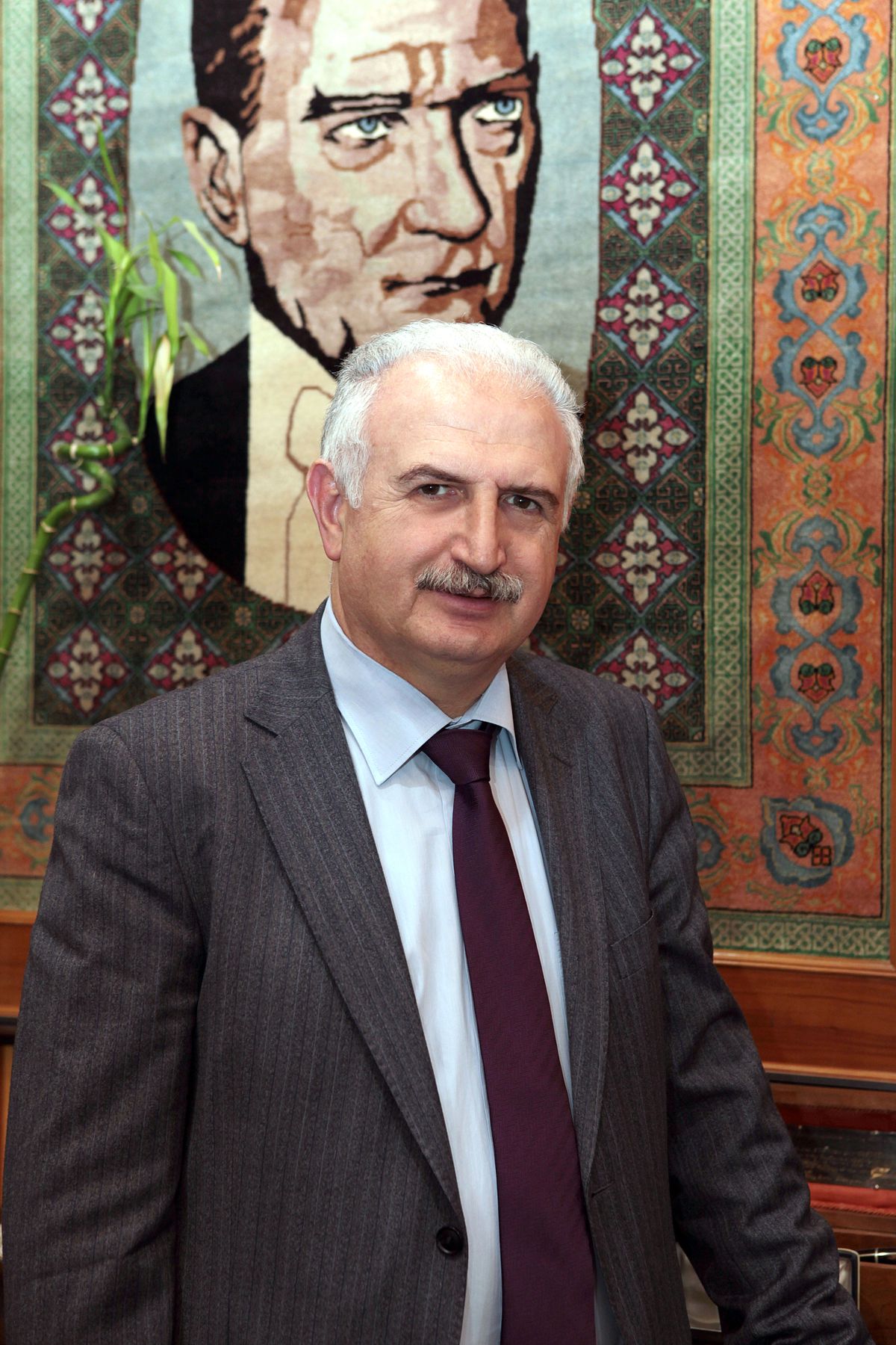 Prof. Dr. Hikmet Koçak, Atatürk Üniversitesi\'nin 16 Rektörü Olarak Yeniden Atandı