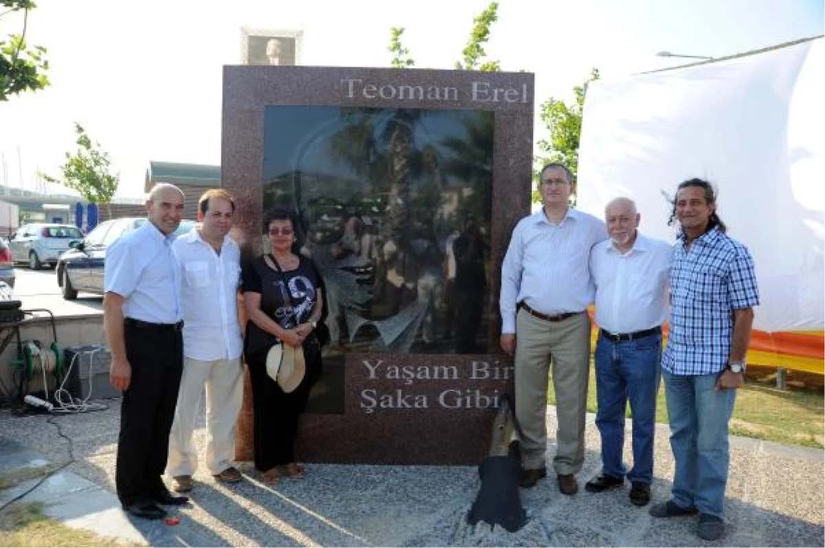 Seferihisar\'a Gazeteci Teoman Erel\'in Anıtı Yapıldı