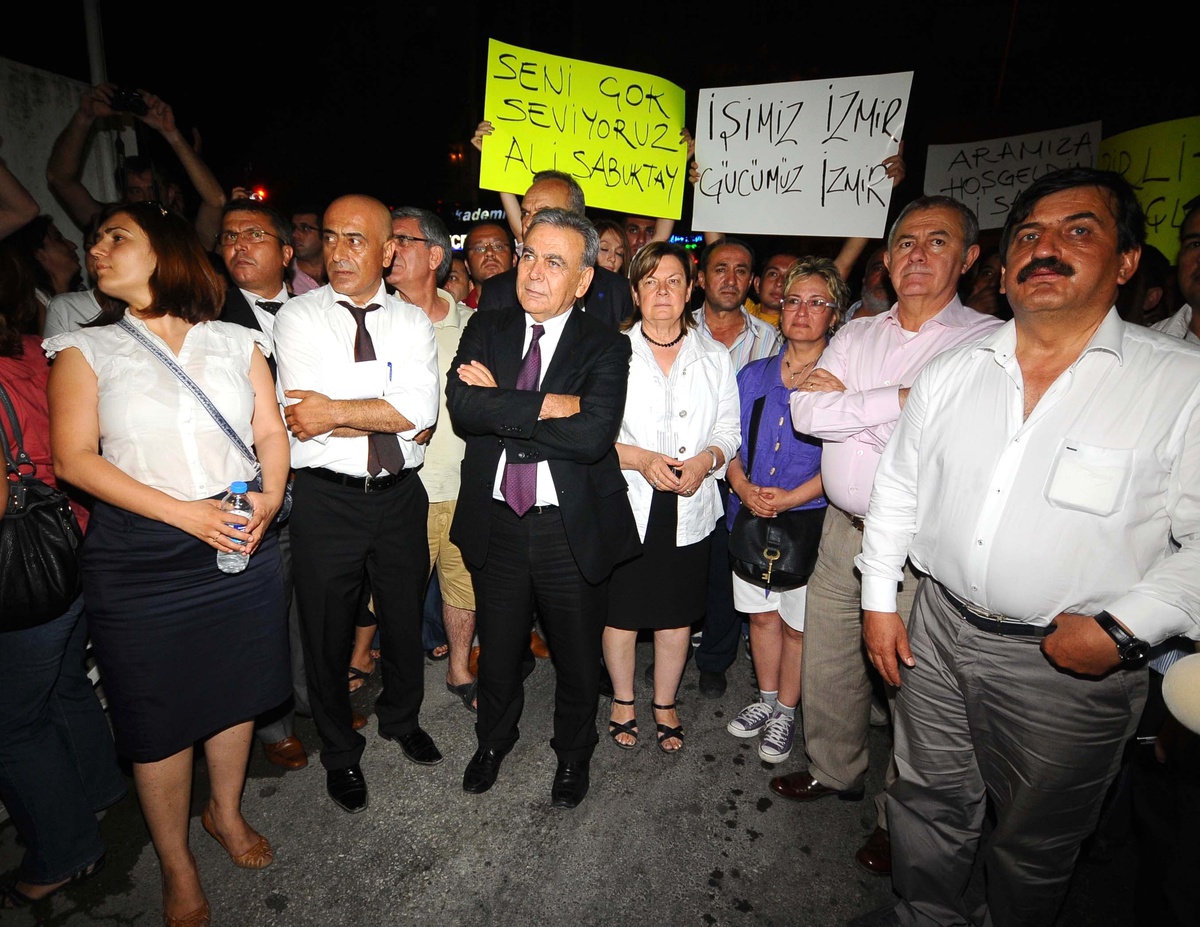 İzmir Büyükşehir Belediyede Tahliyeler