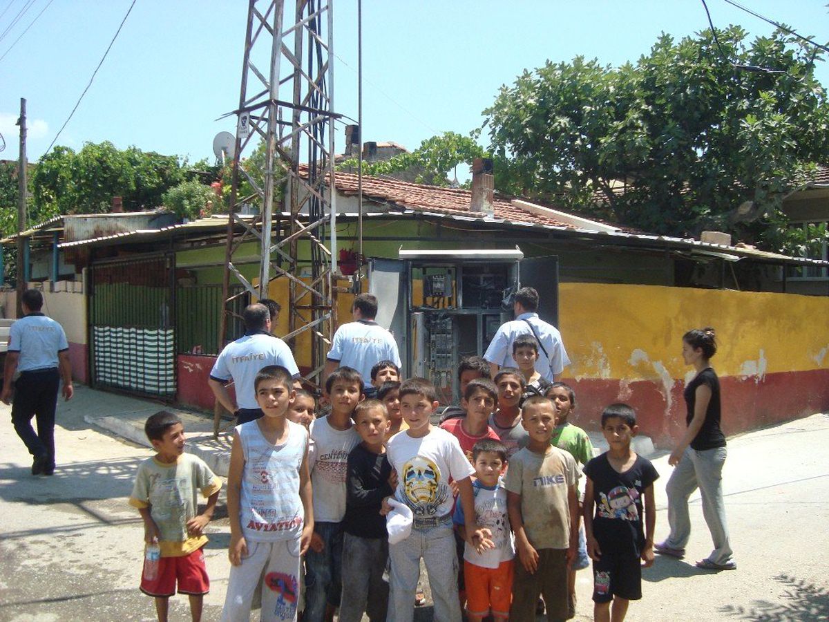 Tekrarlayan Trafo Yangınları Mahalle Sakinlerini Tedirgin Ediyor