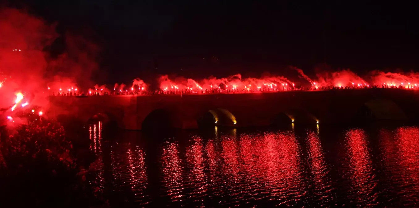 Adanaspor Taraftarından Sıradışı Gösteri