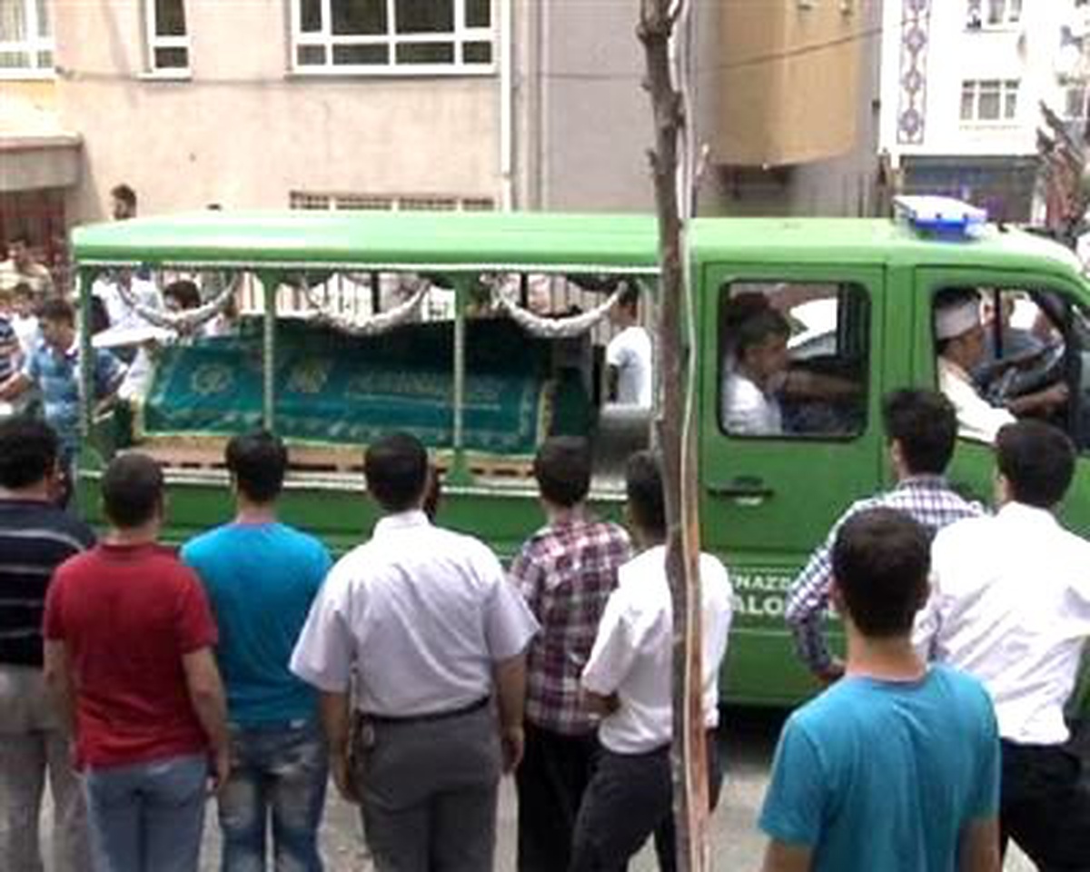 Boğularak Ölen 3 Kız Kardeş Son Yolculuklarına Uğurlandı