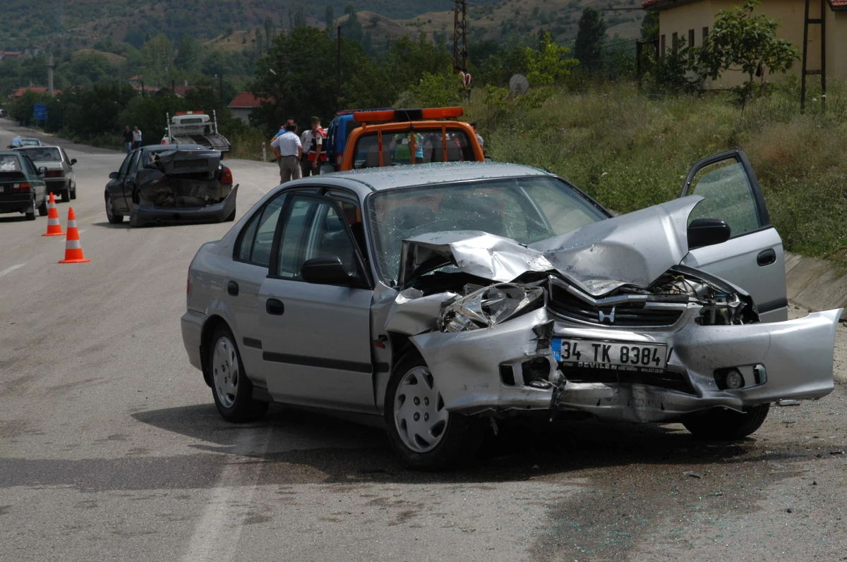 Karabük\'te Trafik Kazası: 3 Yaralı