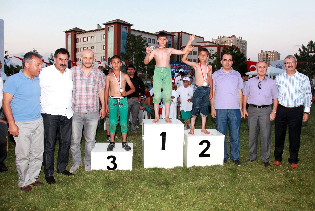 Selçuklu\'da Güreş Şampiyonası Yapıldı