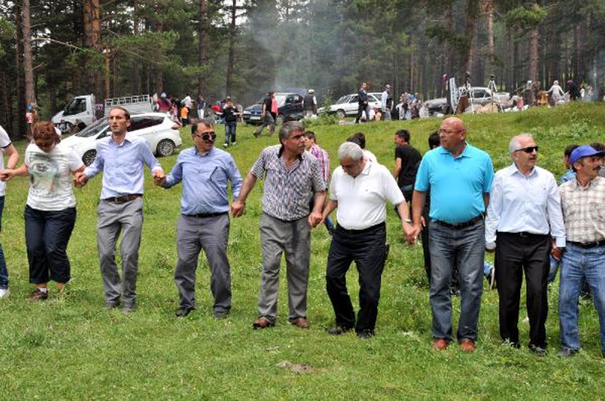 Türsab Üyeleri Yayla Şenliği\'nde Horon Tepti