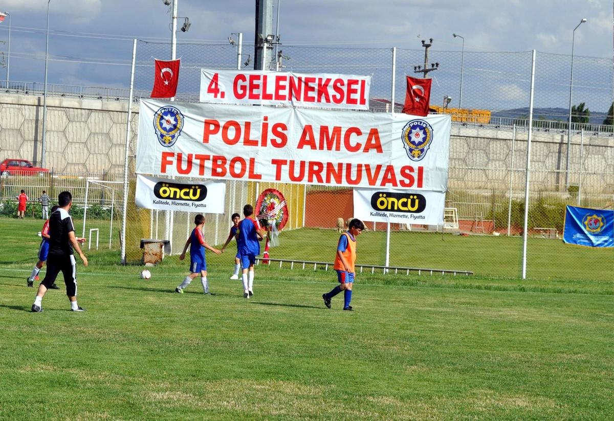 4. Geleneksel Polis Amca Futbol Turnuvası Başladı