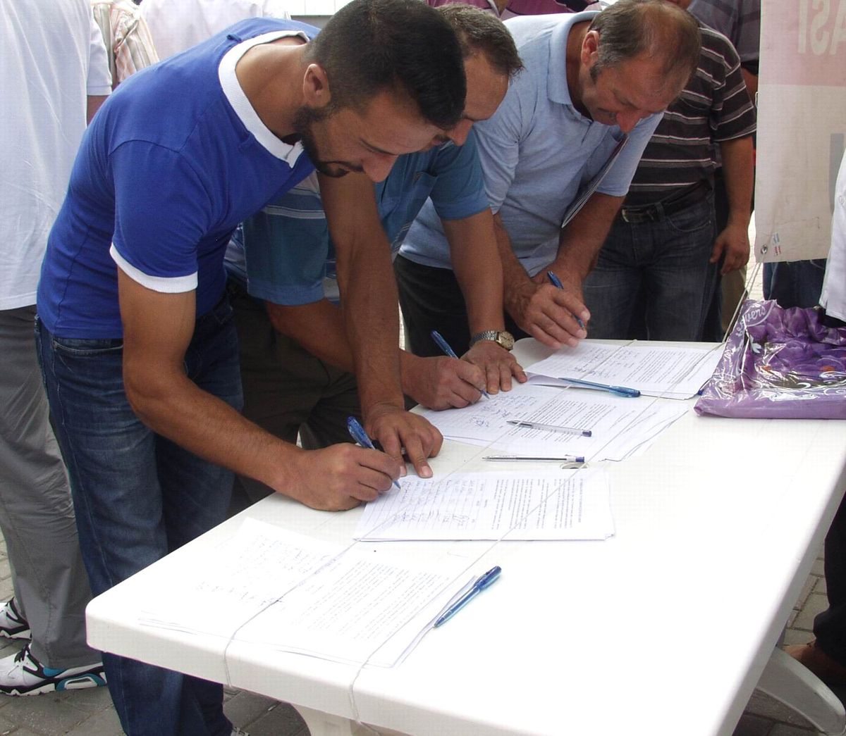 Atılan 305 İşçinin Geri Alınması İçin İmza Kampanyası