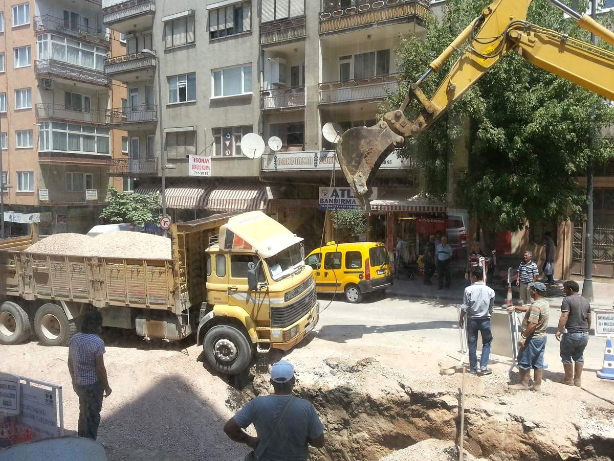 Bir Anlık Dalgınlık Çukura Düşürüyordu
