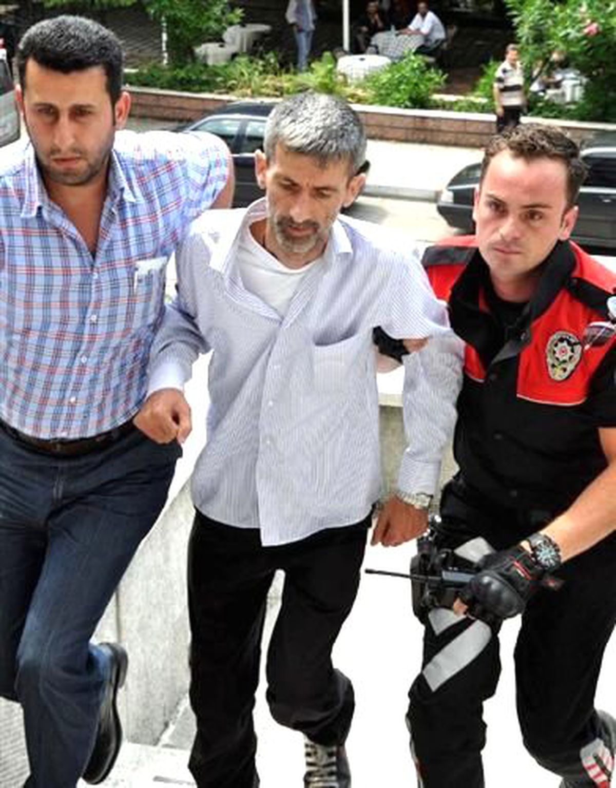 Cenazede 4 Kişiyi Yaraladı, Serbest Kaldı