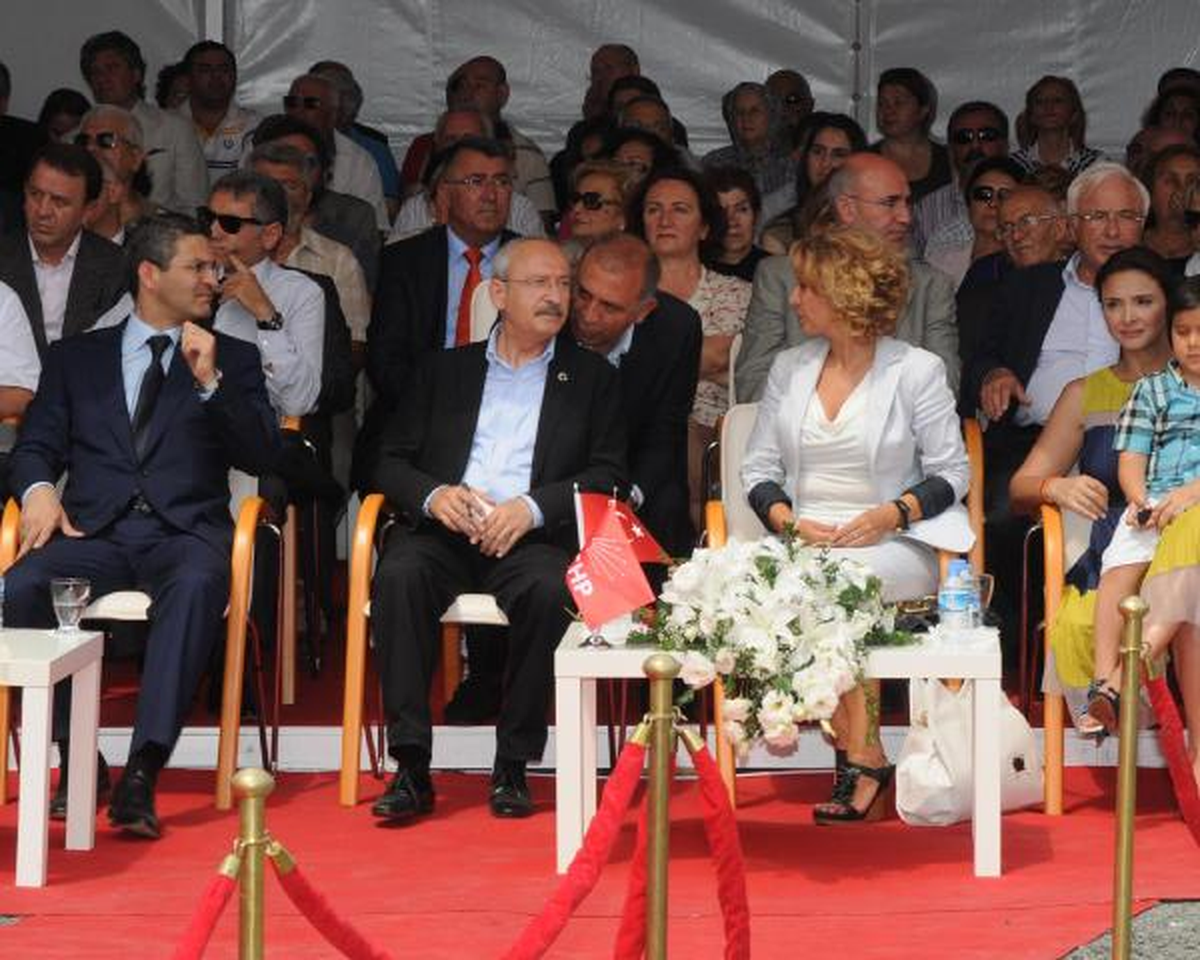 CHP Genel Başkanı Kemal Kılıçdaroğlu Bakırköy\'de Temel Atma Törenine Katıldı