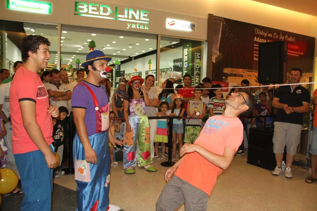 Çocuklarına Hediye Kazanmak İçin Yarıştılar