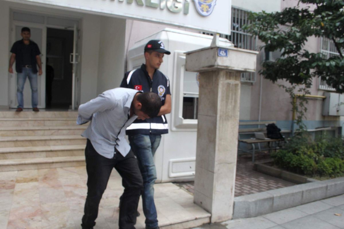 Ev Basıp Polis Döven İki Kardeş Adliyeye Sevk Edildi