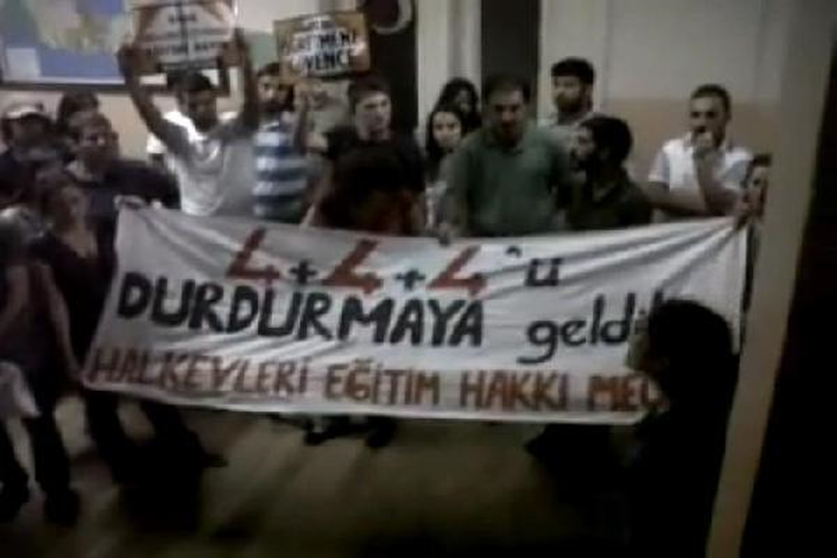 Halkevleri\'nden İl Milli Eğitim Müdürlüğü\'nde Eylem