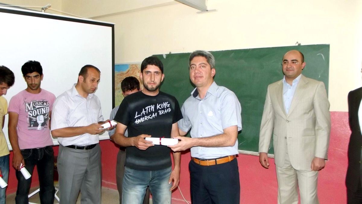 Hizan\'da Pvc Doğramacı Kursu Belge Töreni