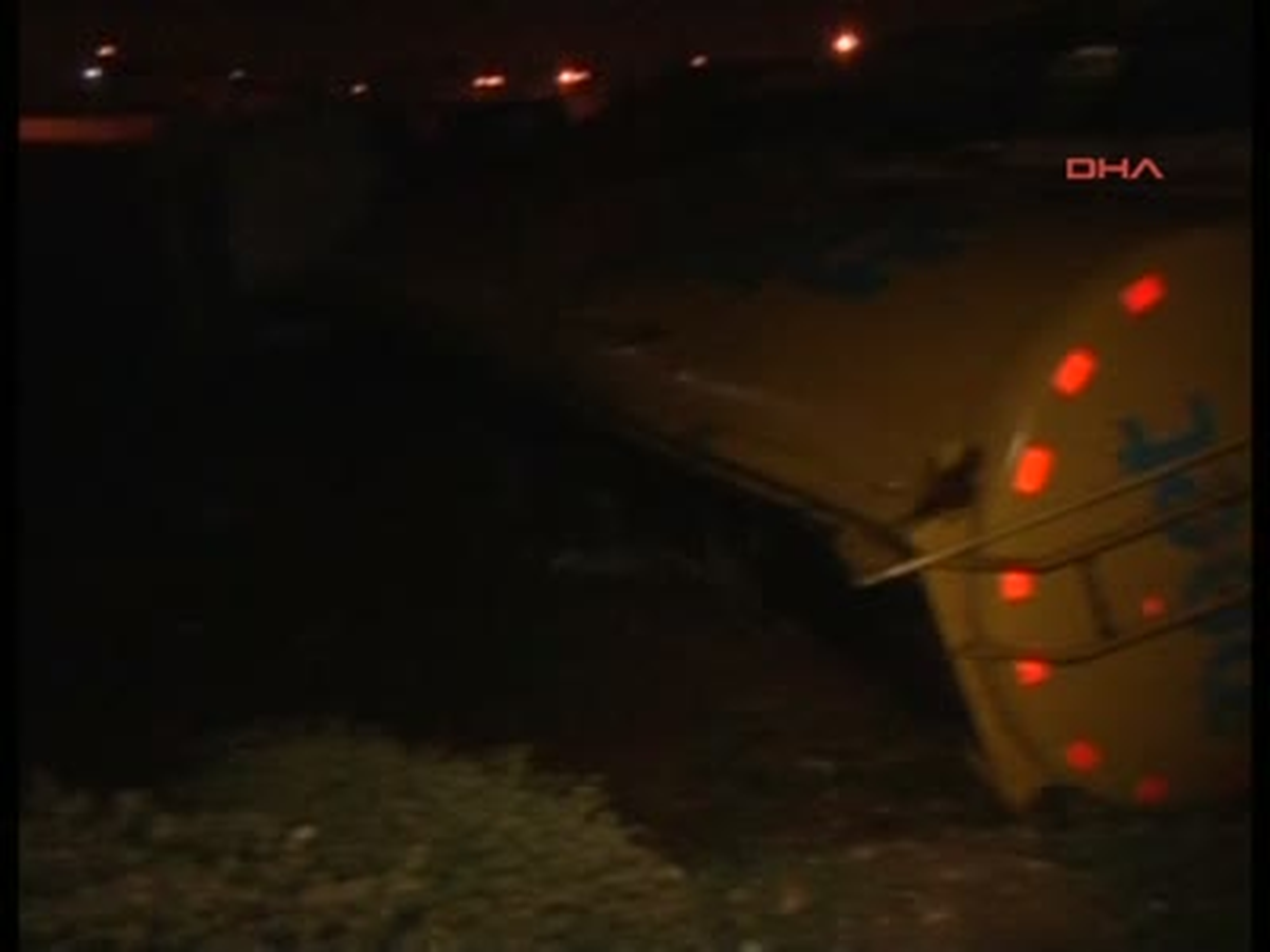 Adana\'da Tanker Devrildi: 1 Yaralı