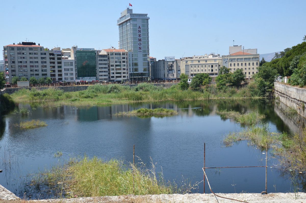 Kaderine Terk Edildi