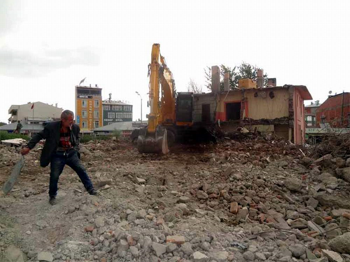 Kangal Adliye Binası Yıkıldı