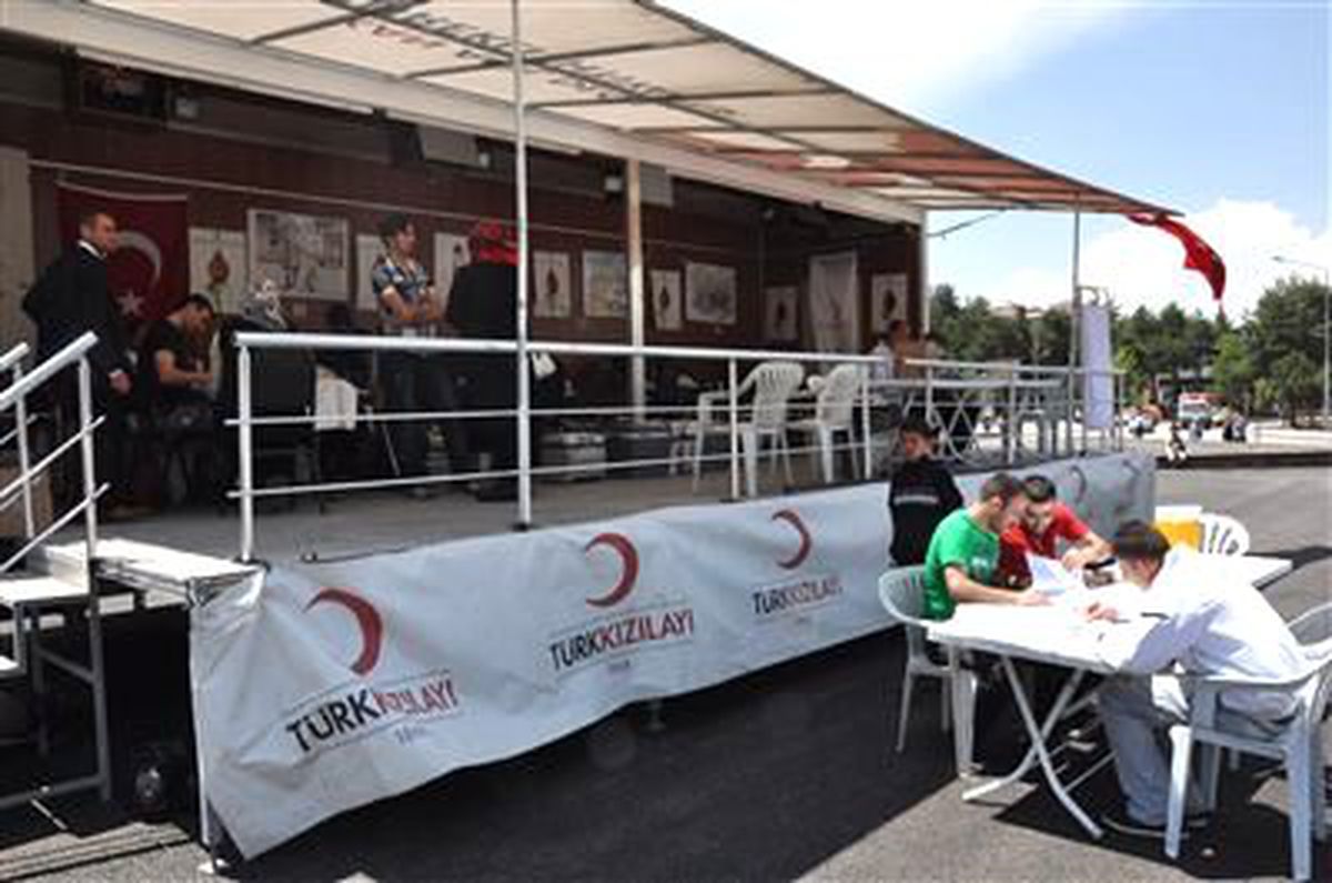 Kızılay Kan Bağış Tır\'ı Erzurum\'da…