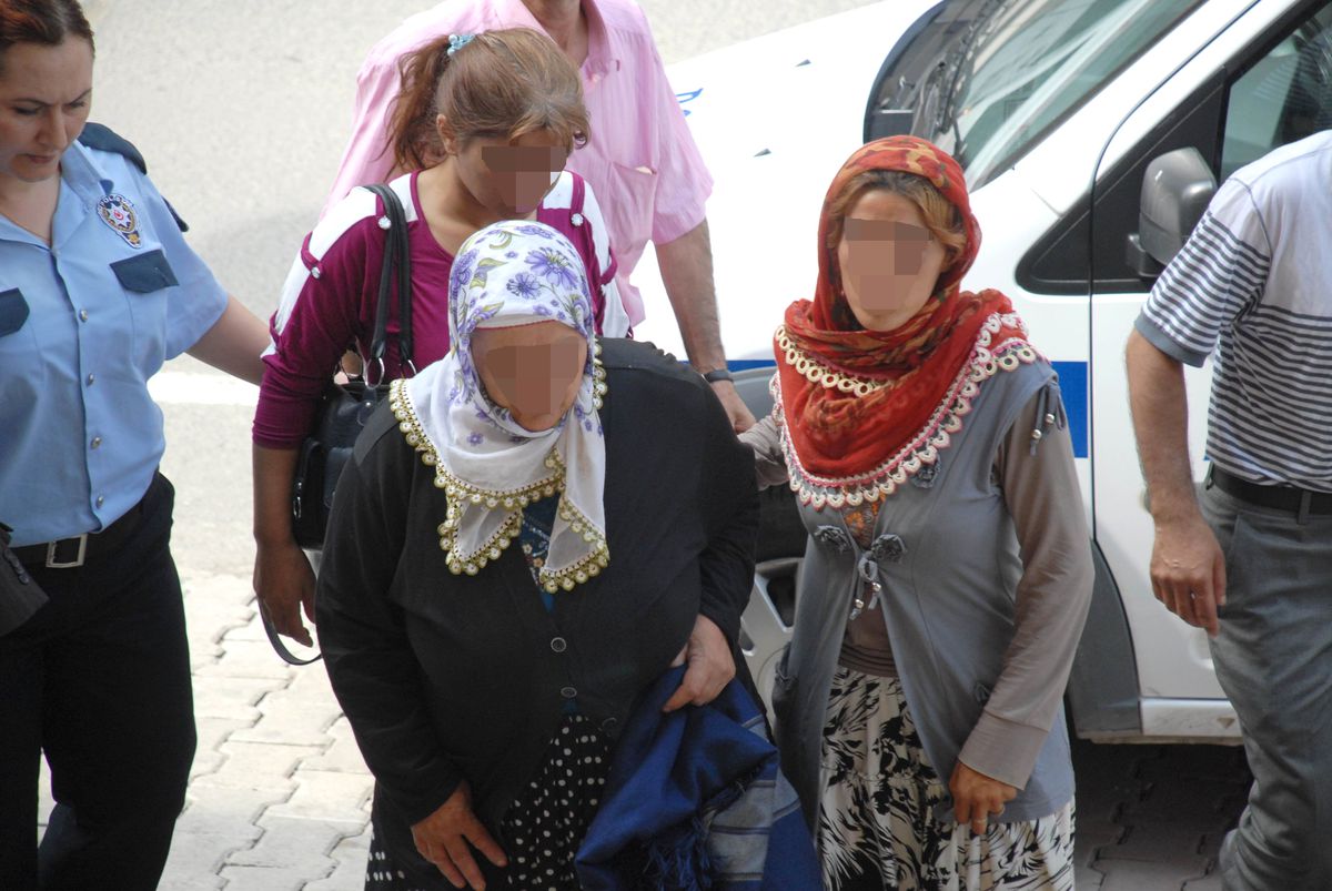 Kızının Altınlarını Gasp Ettiği İddia Edilen Anne Gözaltına Alındı