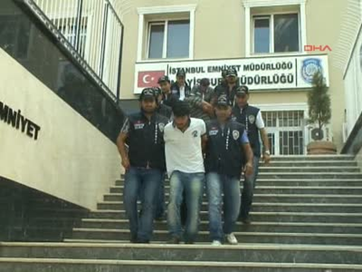 Lüks Dairede,1 Ceset 5 Şüpheli