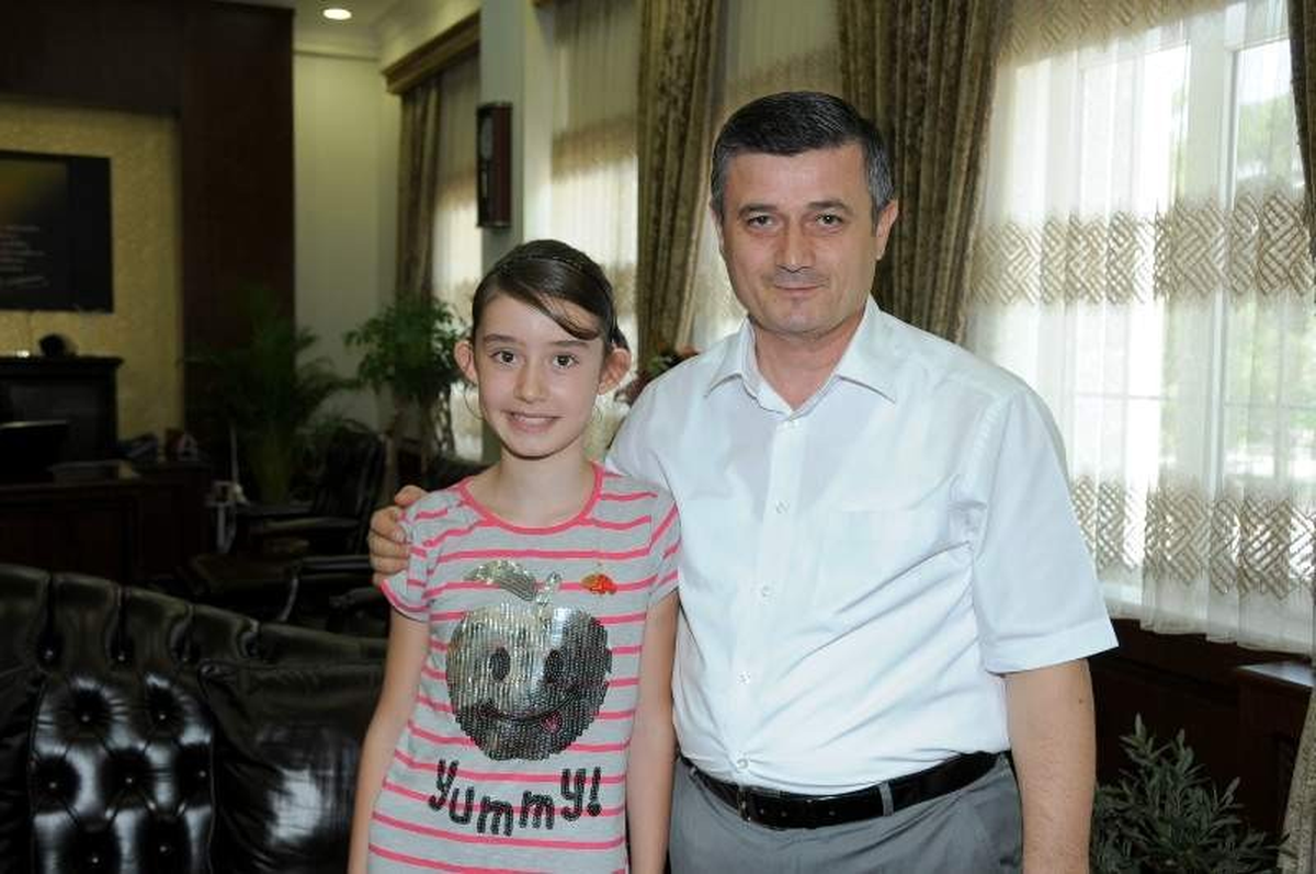 Minik Çevreciye Validen Altınlı Tebrik