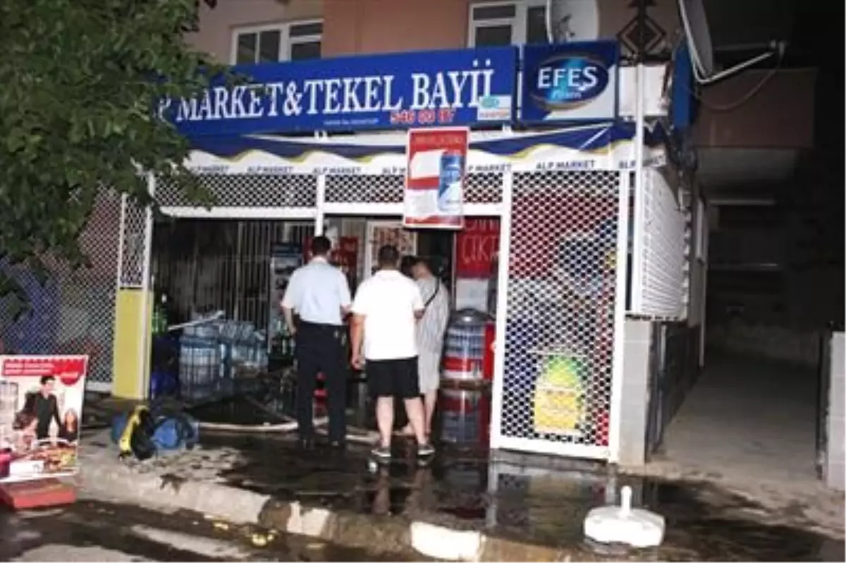 Ödemiş\'te Market Yangını