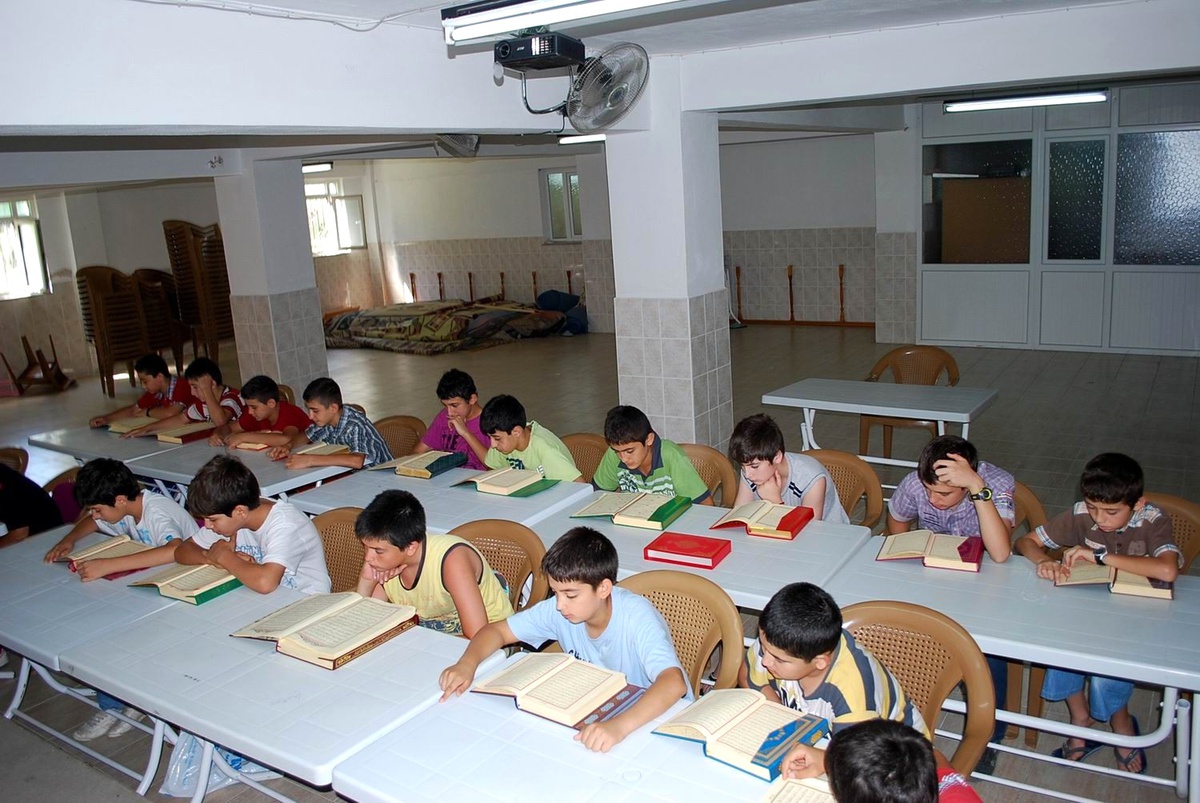 Öğrenciler Kur\'an Kurslarına Akın Etti