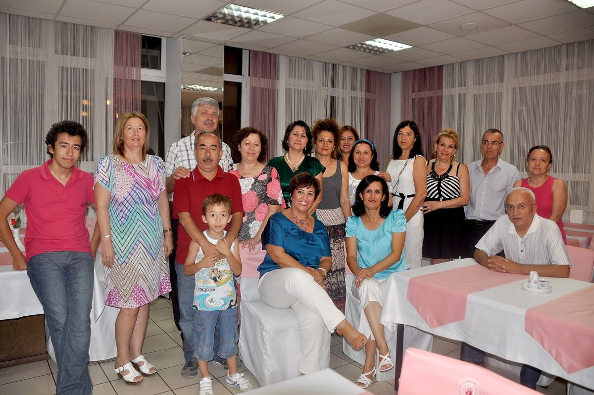 Öğretmenler 27 Yıl Önceki Sınıf Arkadaşlarıyla Bir Araya Geldi