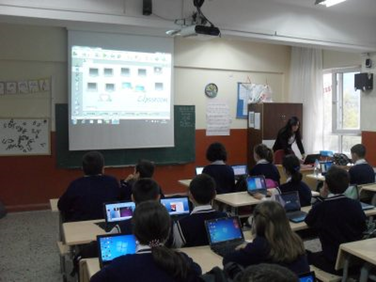 Projektörler, Öğrencileri Çalışmaya Sevk Ediyor