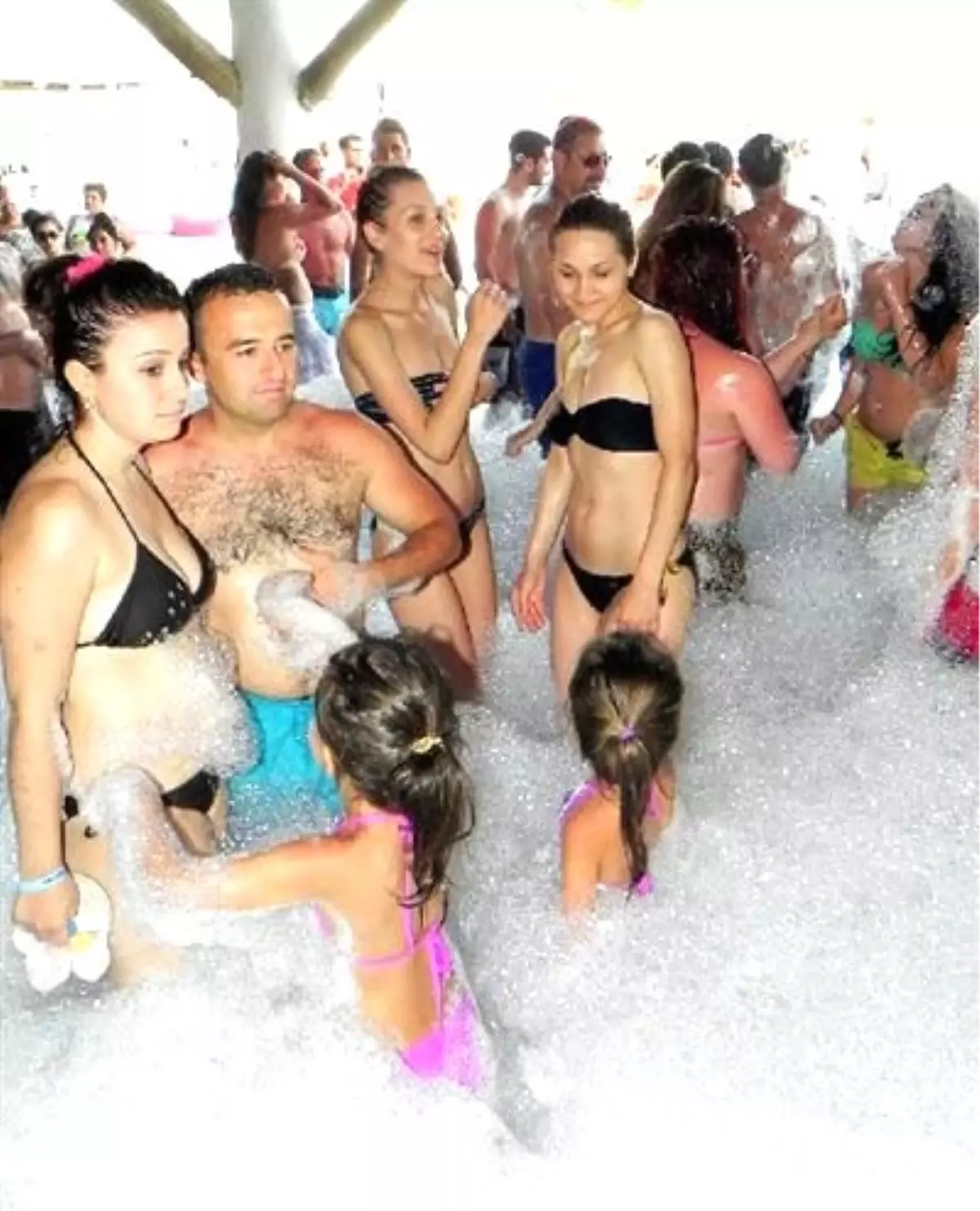 Sahilde Köpük Partisi