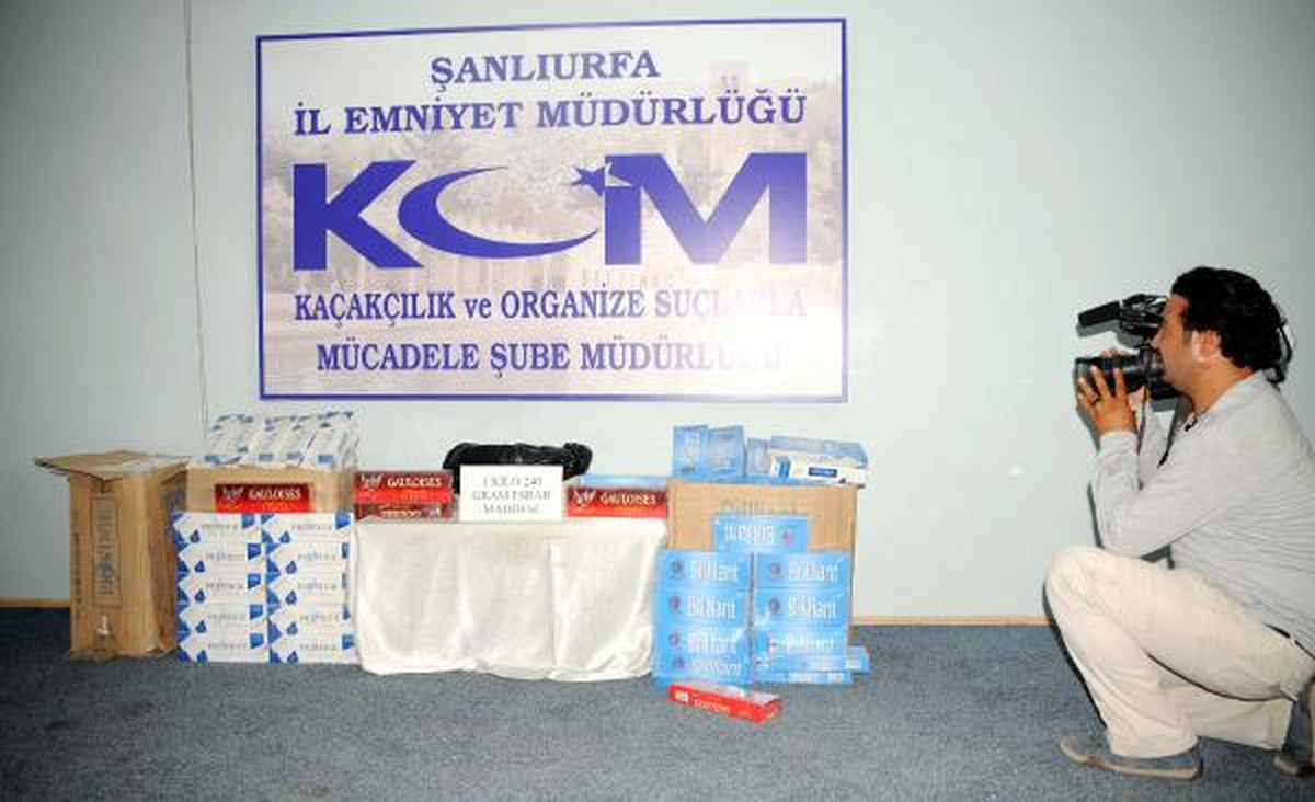 Şanlıurfa\'da Kaçak Sigara ve Esrar Operasyonu: 4 Gözaltı