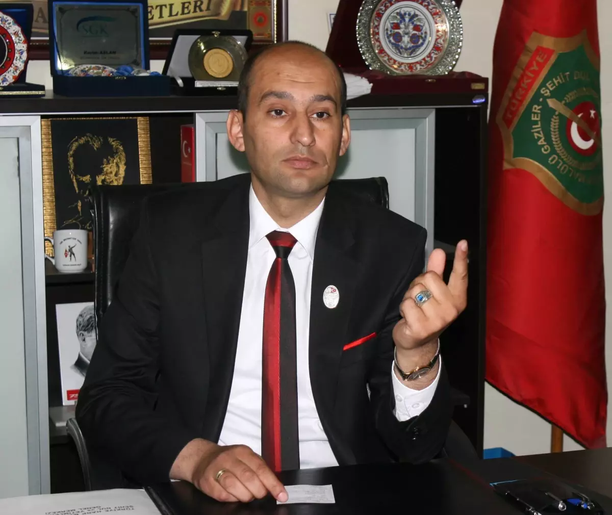 Şehit Eşinin Evinin Yolunun Olmamasına Tepki