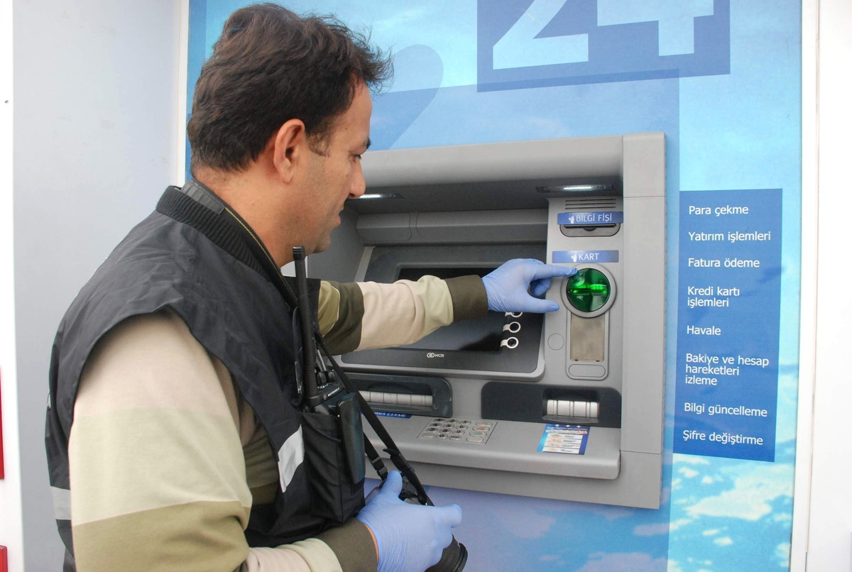 Tokat\'ta Atm\'de Kart Kopyalayıcı Ele Geçirildi