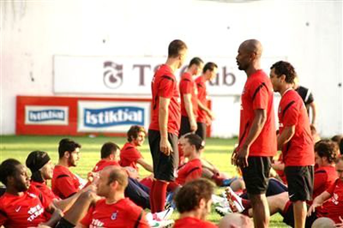 Trabzonspor, Hollanda\'da Yoğun İlgiyle Karşılandı