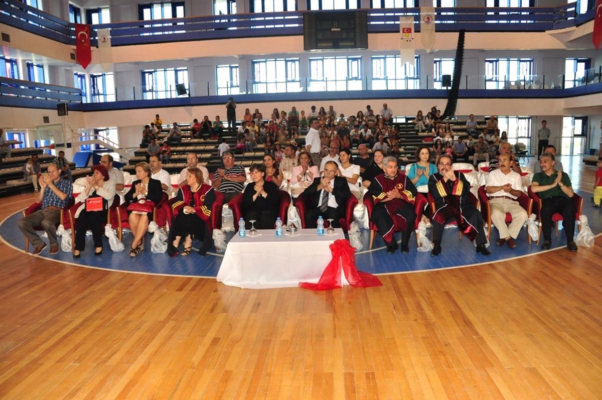 Uzem Mezunları Diplomalarını Aldı