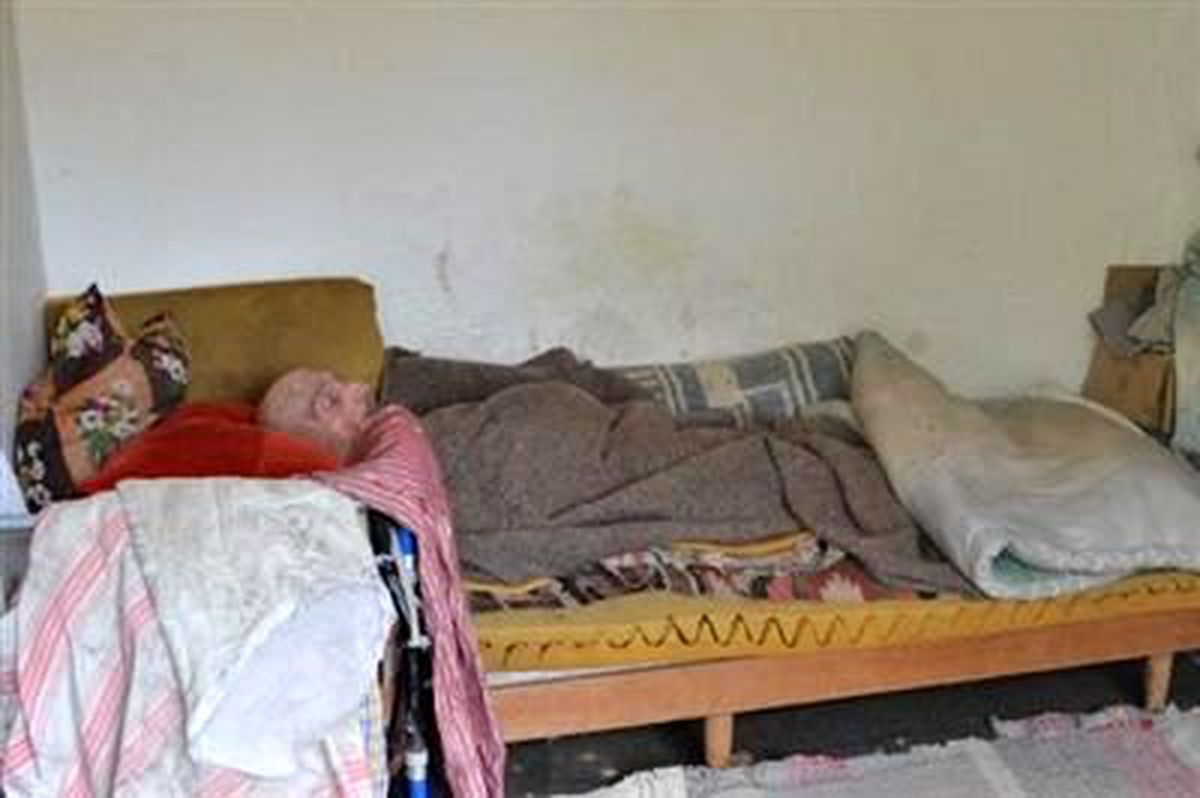 Yaraları Üzerinde Karıncalar Dolaşırken Bulundu