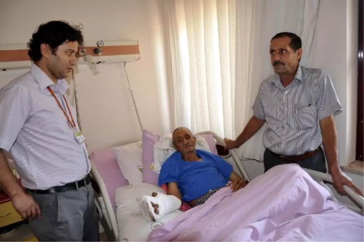 77 Yaşındaki Çiftçinin Kopan Eli Yerine Dikildi