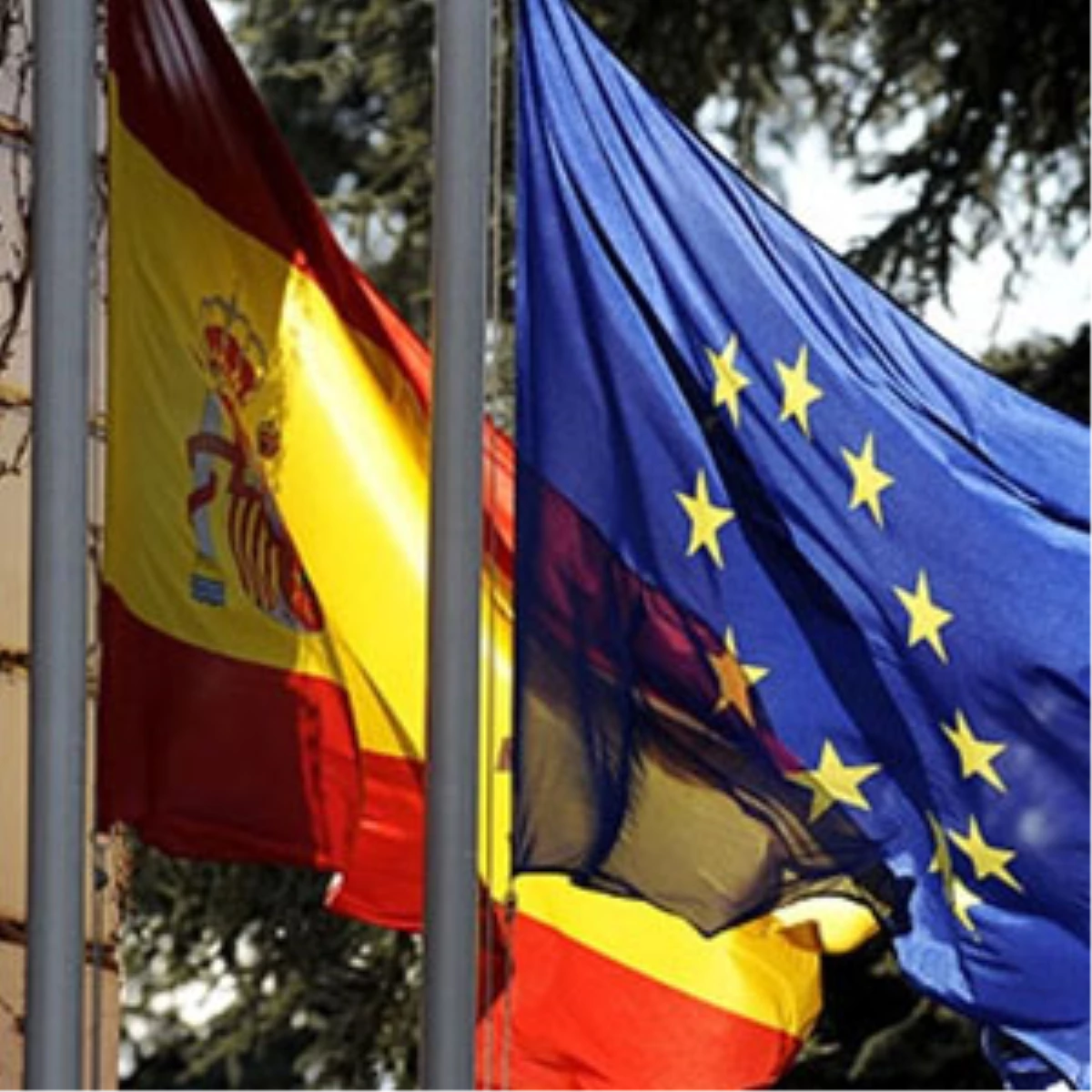 Ab, İspanya\'nın Bütçe Açığı Takvimini Bir Yıl Uzattı