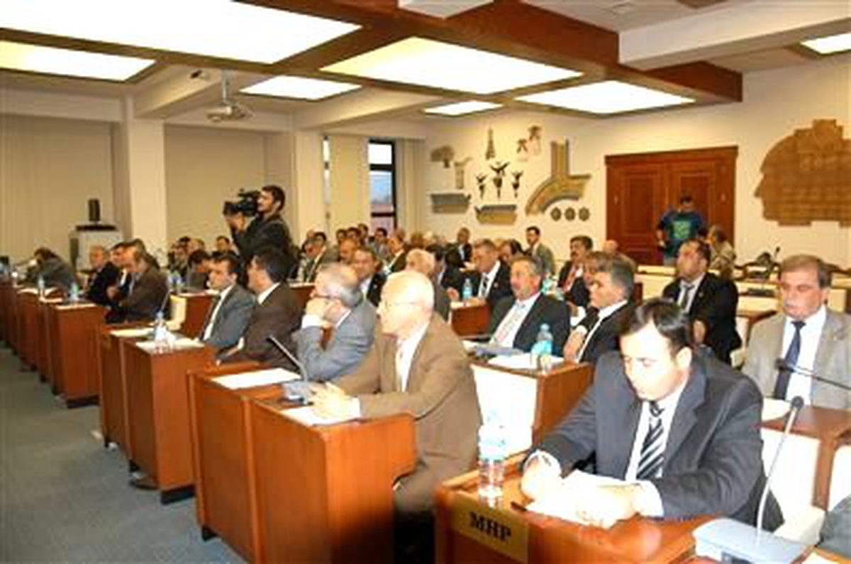 AK Parti\'li Meclis Üyesine CHP\'li Üyelerden Şok