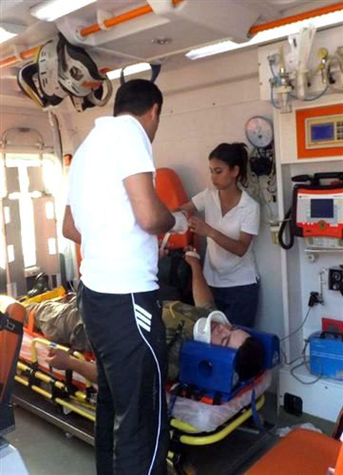 Askeri Araç Otomobile Çarptı: 4 Asker, 1 Sivil Yaralı