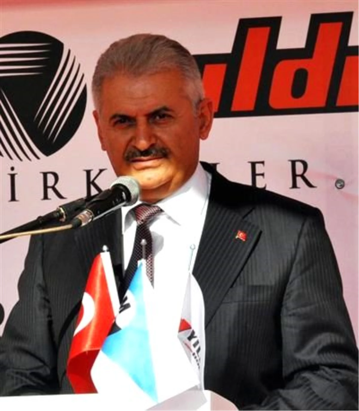 Bakan Binali Yıldırım, Marmara Tersanesi\'nde Denize Gemi İndirme Törenine Katıldı